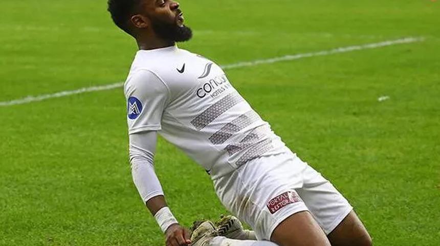 Fenerbahçe'de yine, yeniden Aaron Boupendza!