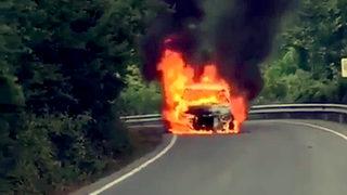 Şile’de yol ortasında yanan araç alev topuna döndü