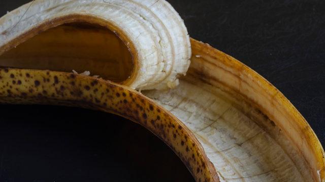 Sadece 3 dakikada bembeyaz dişlere kavuşmak mümkün! Bu malzemeleri bir araya getirerek...