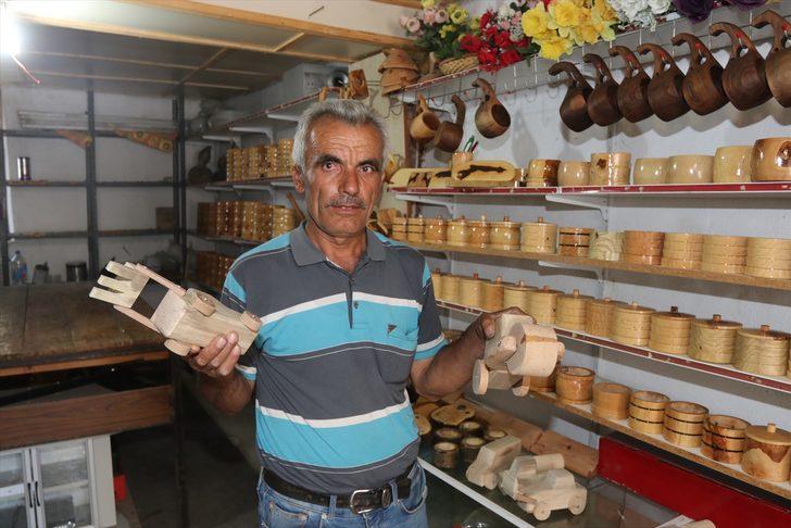 Babasından kalma atölyede 30 yıldır ahşaba şekil veriyor G4