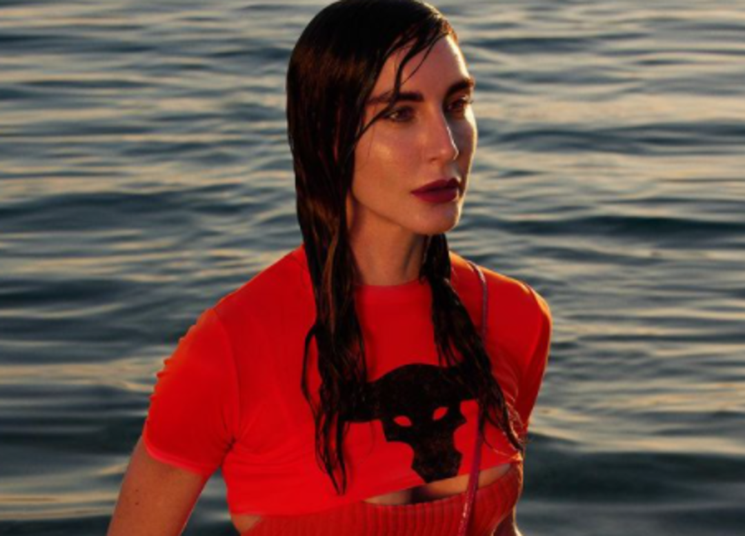 Ece S&uuml;kan Bodrum sahilini yaktı ge&ccedil;ti! D&uuml;zg&uuml;n fiziğiyle g&ouml;renleri kıskandırdı