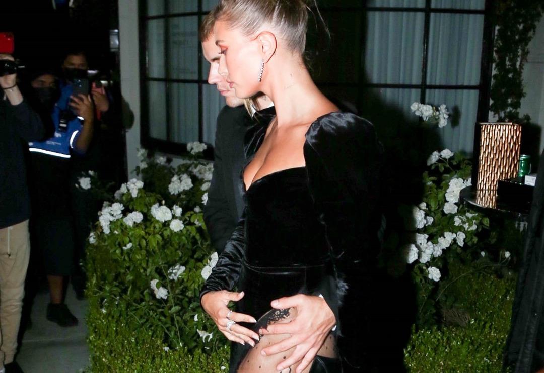 Hailey Baldwin transparan giydi, Justin Bieber &ouml;nlem aldı