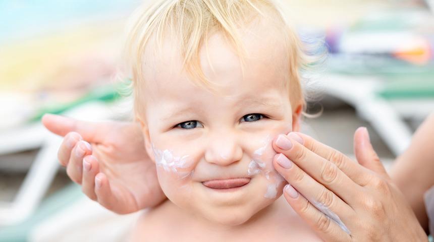 Güneş ışınlarından bebeğinizi korumak için 7 altın kural