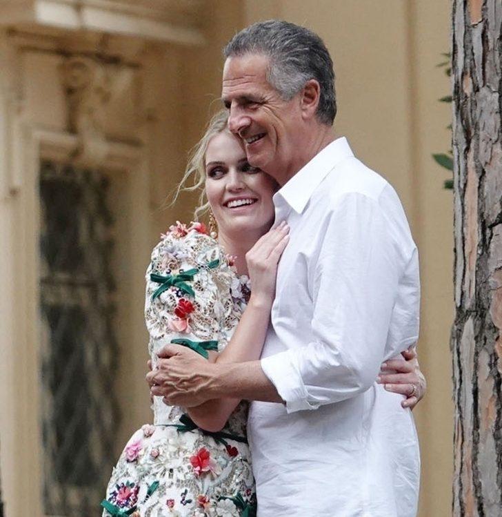 Kitty Spencer babasından 5 yaş büyük milyarder Michael Lewis ile evlendi  G1