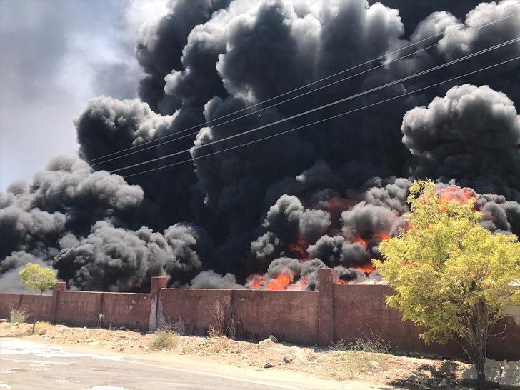 Gaziantep'te depoda çıkan yangına müdahale ediliyor G2