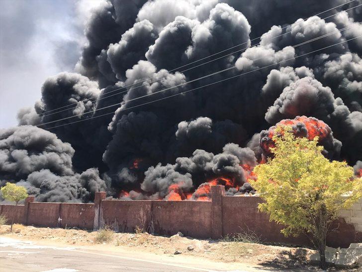 Gaziantep'te depoda çıkan yangına müdahale ediliyor G5