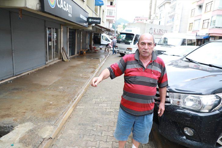 Arhavi'deki selde boğulmak üzere olan karı koca son anda botla kurtarıldı G1