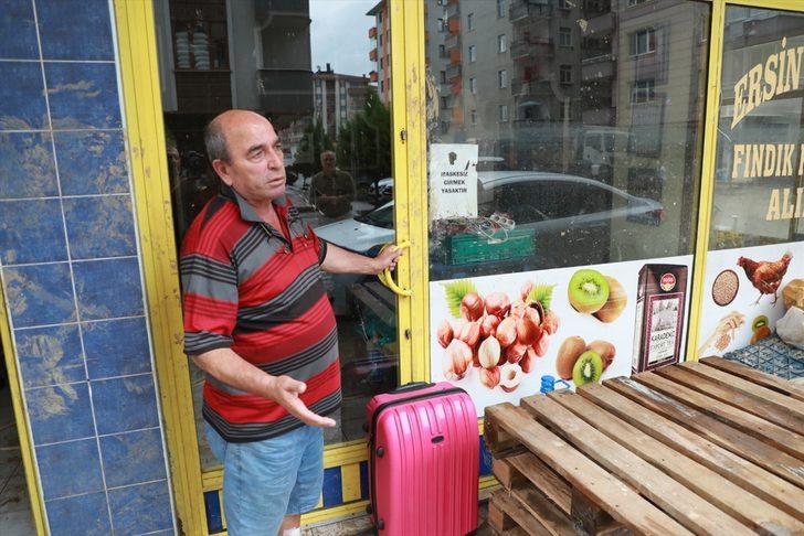 Arhavi'deki selde boğulmak üzere olan karı koca son anda botla kurtarıldı G2