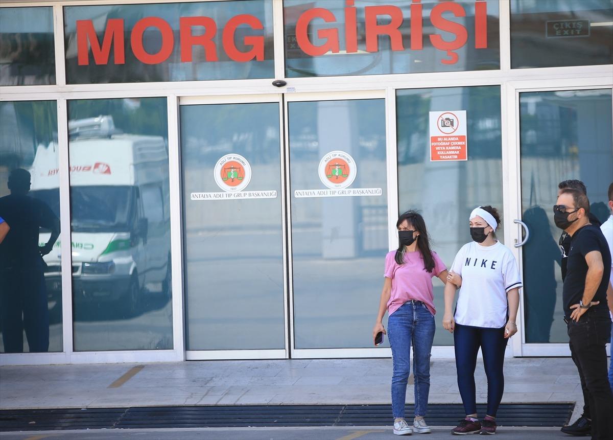 G&Uuml;NCELLEME - Antalya'da kır d&uuml;ğ&uuml;n&uuml; yapılan alandaki ağacın devrilmesi sonucu yaralanan kişi hastanede &ouml;ld&uuml;