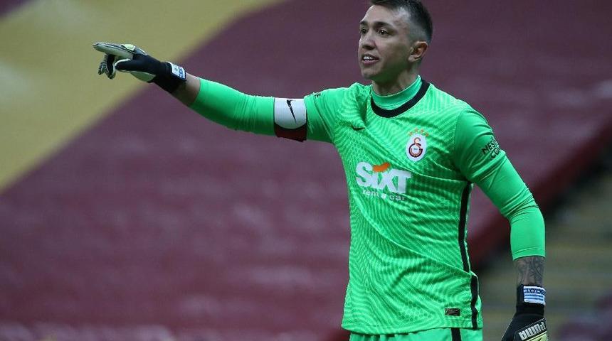 Muslera, Godin'e Beşiktaş'ı anlattı