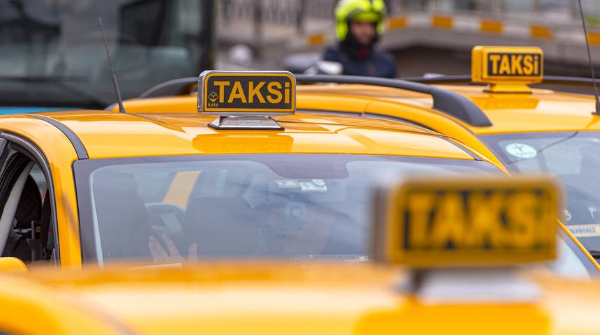 İBB'nin 750 adet minibüs ve 250 adet dolmuş taksinin, taksiye dönüştürülme teklifi kabul edildi