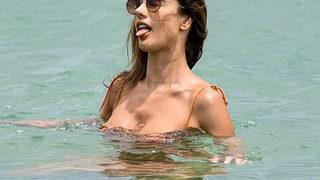 Alessandra Ambrosio'nun bitmeyen tatili 
