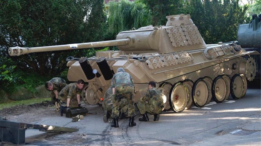 Almanya'da evinde 2. D&uuml;nya Savaşı'ndan kalma tank bulunan kişiye ne ceza verileceği tartışma konusu oldu