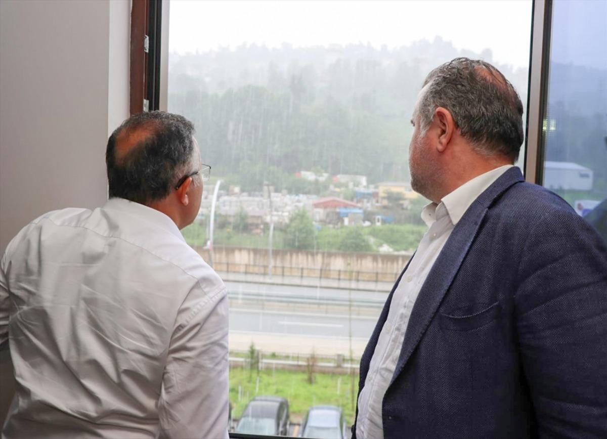 Rize'de yoğun yağış beklenen b&ouml;lgelerde 112 hane ge&ccedil;ici olarak tahliye edildi