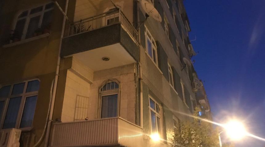 Güngören’de balkonunda çatlaklar olan bina tedbir amacıyla boşaltıldı