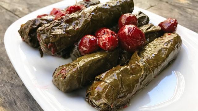 MasterChef 27 Temmuz 2021 Etli yaprak sarma nasıl yapılır, malzemeleri nelerdir? İşte Etli yaprak sarma tarifi!