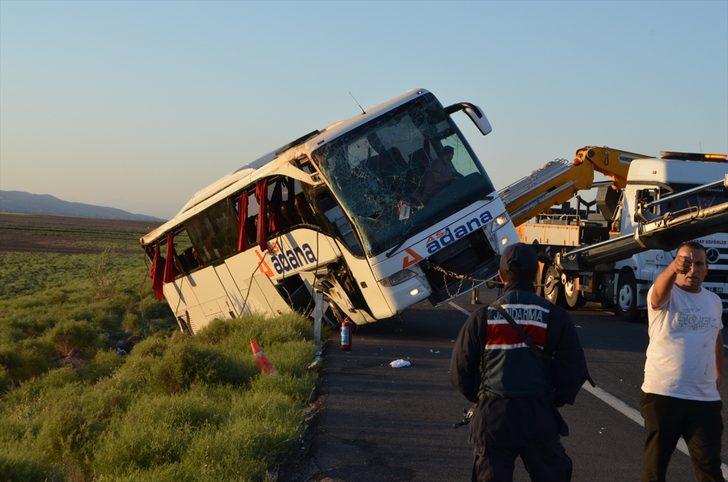 Aksaray'da yolcu otobüsü devrildi: 22 yaralı G2