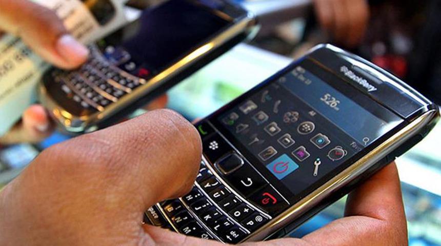 BlackBerry kollarını sıvadı! Yeni telefon yolda