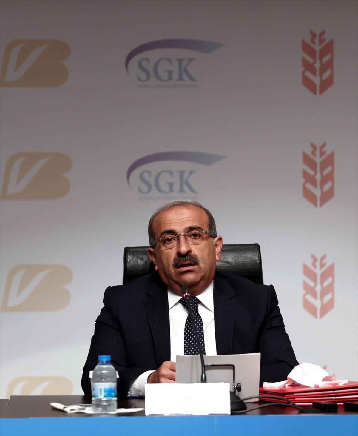 SGK ile 3 banka arasında, emekli olabilecek sigortalılara y&ouml;nelik "kredi iş birliği protokol&uuml;" imzalandı