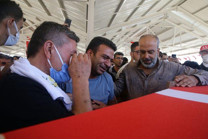 Pençe Harekatı bölgesinde şehit olan Piyade Teğmen Ali Rıza Özcücük son yolculuğuna uğurlandı G1