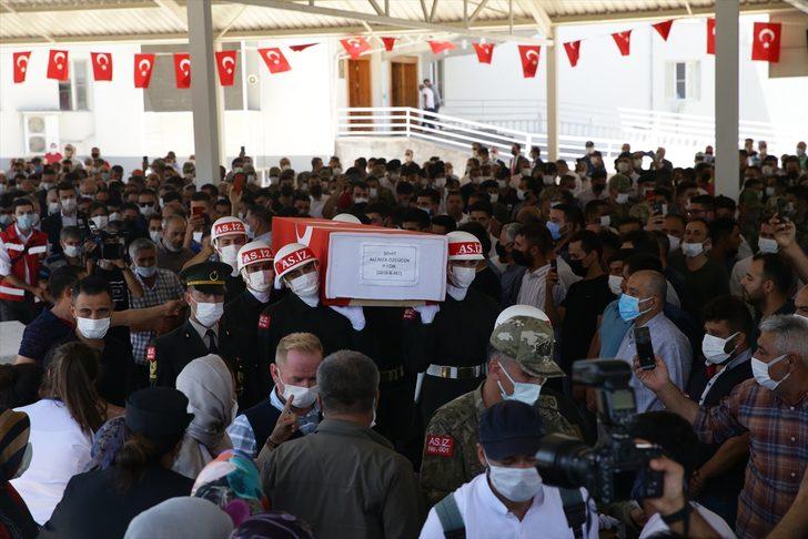 Pençe Harekatı bölgesinde şehit olan Piyade Teğmen Ali Rıza Özcücük son yolculuğuna uğurlandı G3