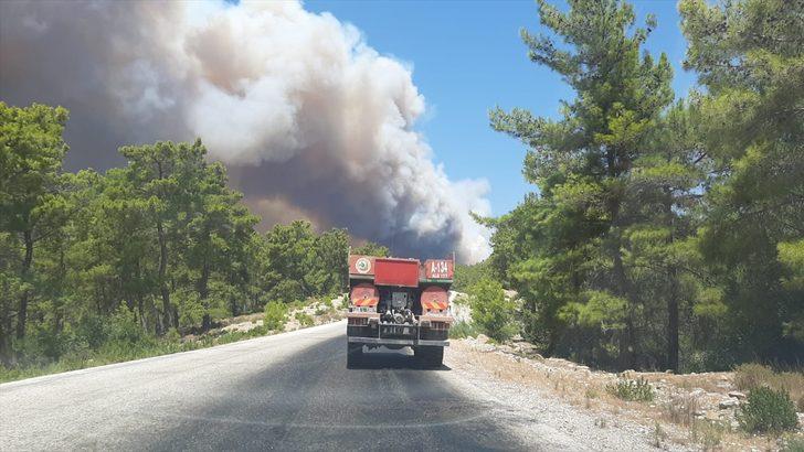 GÜNCELLEME - Antalya'da çıkan orman yangınına havadan ve karadan müdahale ediliyor G1
