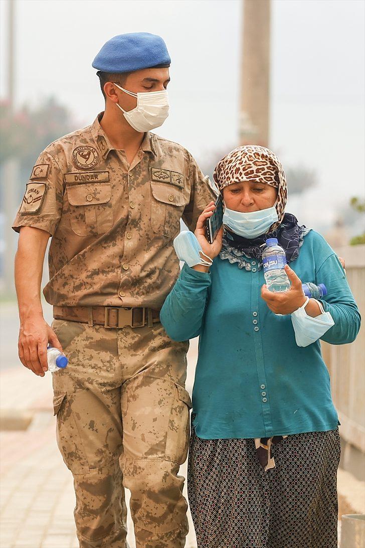 Manavgat'ta çıkan orman yangını havadan ve karadan müdahaleyle kontrol altına alınmaya çalışılıyor G1