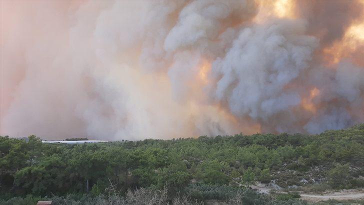 Manavgat'ta çıkan orman yangını havadan ve karadan müdahaleyle kontrol altına alınmaya çalışılıyor G5