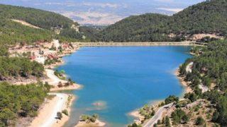 Mavi ve yeşilin buluşma noktası Tahtalı Göleti manzarasıyla mest etti