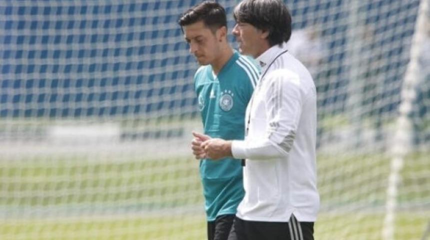 Mesut Özil: Löw'ü Fenerbahçe maçına davet ediyorum