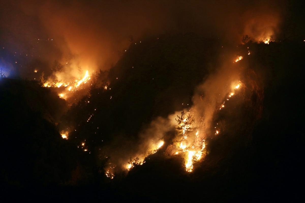G&Uuml;NCELLEME 2- Osmaniye'de &ccedil;ıkan ikinci orman yangınına m&uuml;dahale s&uuml;r&uuml;yor