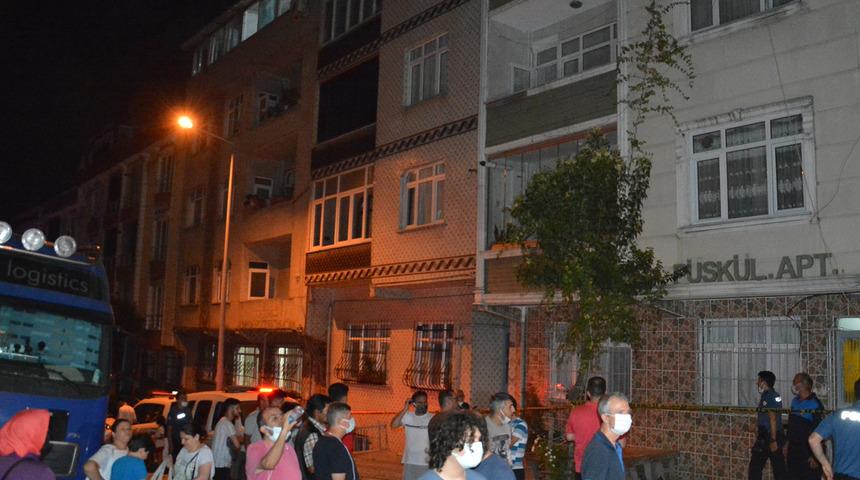 Sultangazi'de iki bina çökme riski nedeniyle boşaltıldı