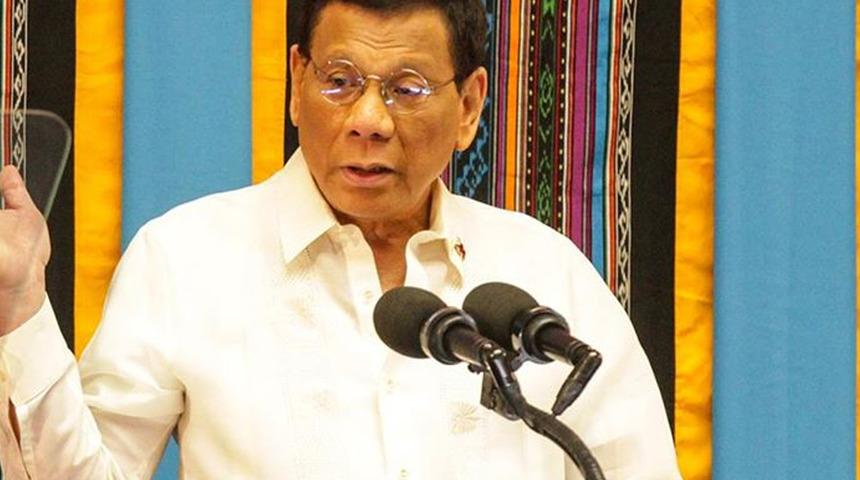 Filipinler Devlet Başkanı Duterte duyurdu! Aşı olmayana 'ev hapsi'