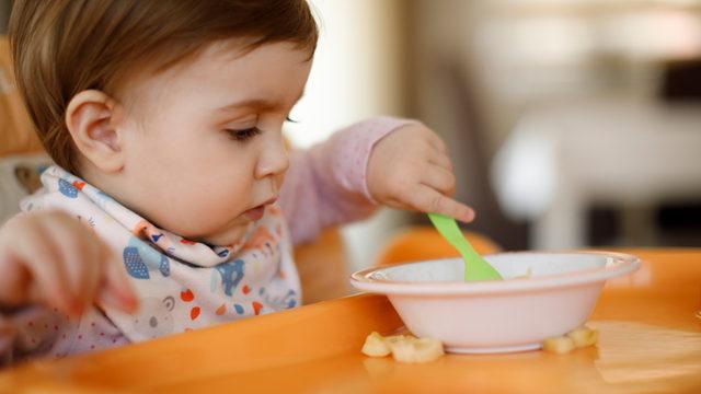Bebeklerde besin alerjisi belirtileri nasıl anlaşılır? Besin alerjisinin bir nedeni de D vitamini eksikliği