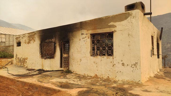 GÜNCELLEME - Mersin'deki iki ilçede çıkan orman yangınlarına müdahale ediliyor G3