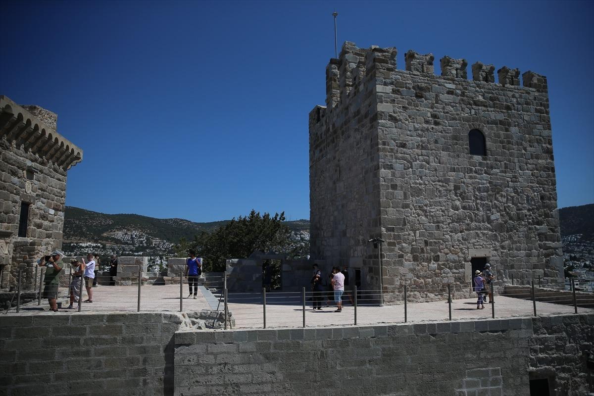 Bodrum Kalesi Kurban Bayramı tatilinde ziyaret&ccedil;i akınına uğradı