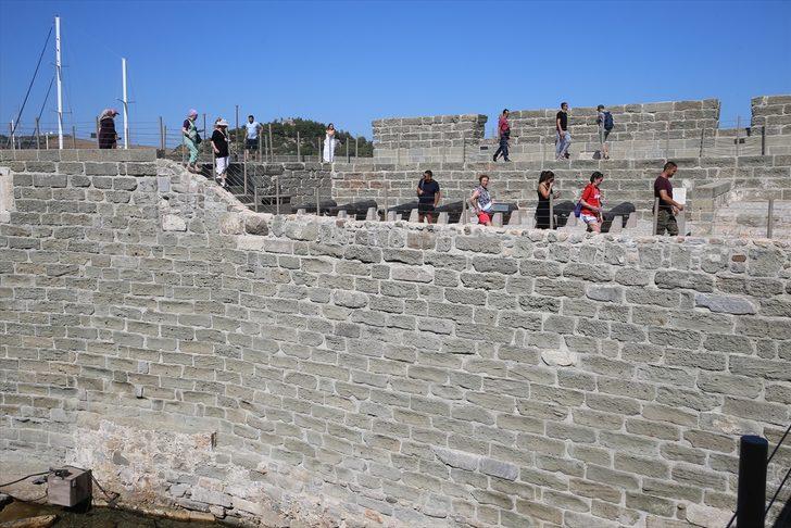 Bodrum Kalesi Kurban Bayramı tatilinde ziyaretçi akınına uğradı G3