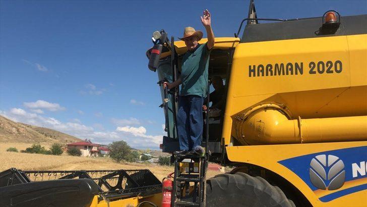AK Parti Genel Başkanvekili Binali Yıldırım biçerdöver ile hasat yaptı: G1
