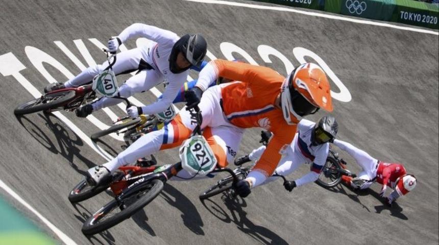 Tokyo'da ırkçı söylemde bulundu, evine gönderildi!