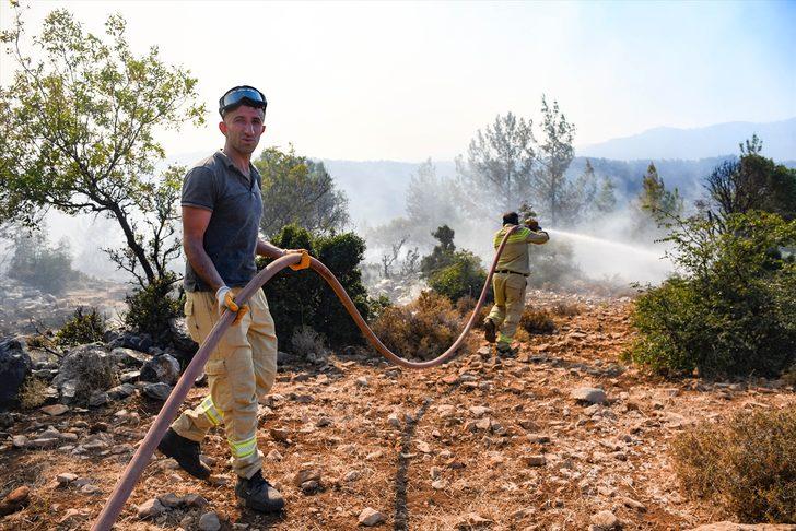 GÜNCELLEME 3 - Mersin Aydıncık'ta yangına karadan müdahale sürüyor G2
