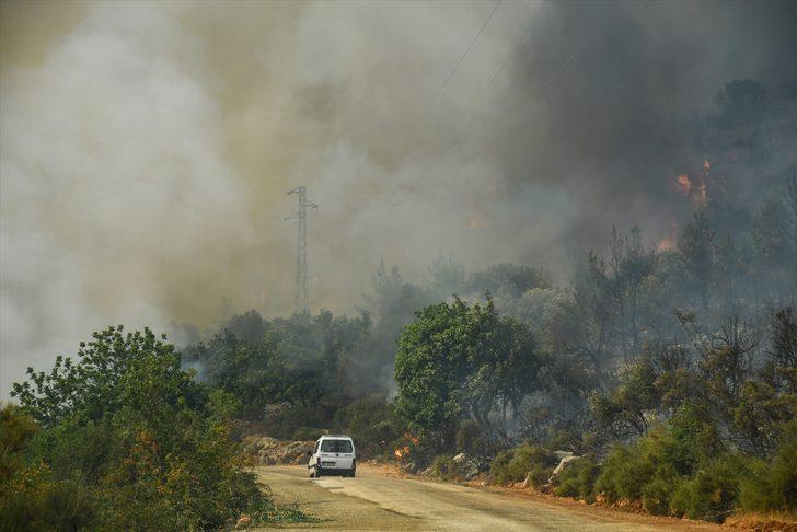 GÜNCELLEME 3 - Mersin Aydıncık'ta yangına karadan müdahale sürüyor G4