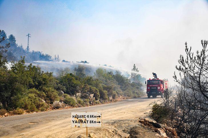 GÜNCELLEME 5 - Mersin'in Silifke ilçesinde çıkan orman yangınlarına müdahale ediliyor G2