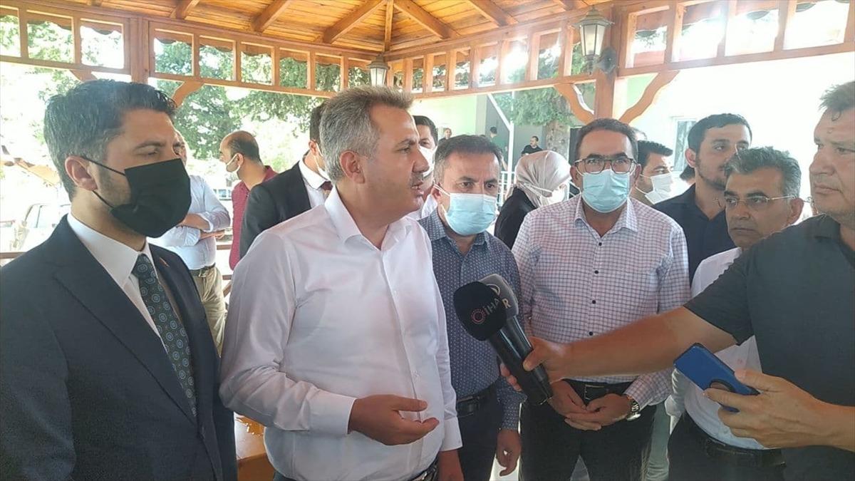G&Uuml;NCELLEME 3 - Adana Kozan'daki orman yangınına m&uuml;dahale s&uuml;r&uuml;yor
