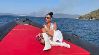  Süreyya Yalçın, Bodrum'daki yangın bölgesinde poz verdi