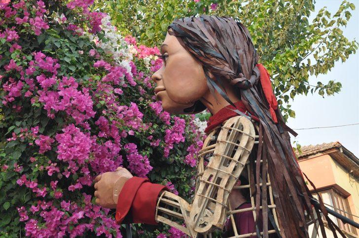 Mülteci çocukların simgesi kukla "Küçük Amal"ın İngiltere'ye yolculuğundaki durağı Tarsus oldu G5