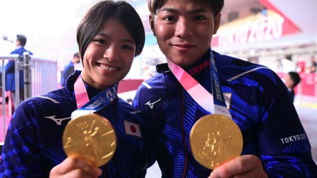 Japan's Hifumi Abe, the gold medallist of the judo men's -66kg contest and his sister Uta Abe, the gold medallist of the judo women's -52kg contest of the Tokyo 2020 Olympic Games, pose with their medals