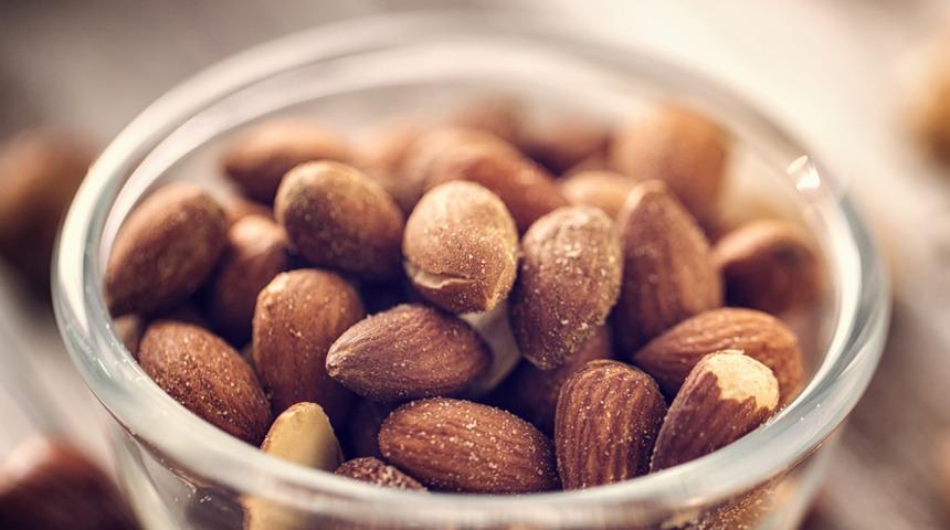 Strese iyi gelen besinler! Halsizliği de yorgunluğu geçiriyor: Bir avuç badem bakın neler yapıyor