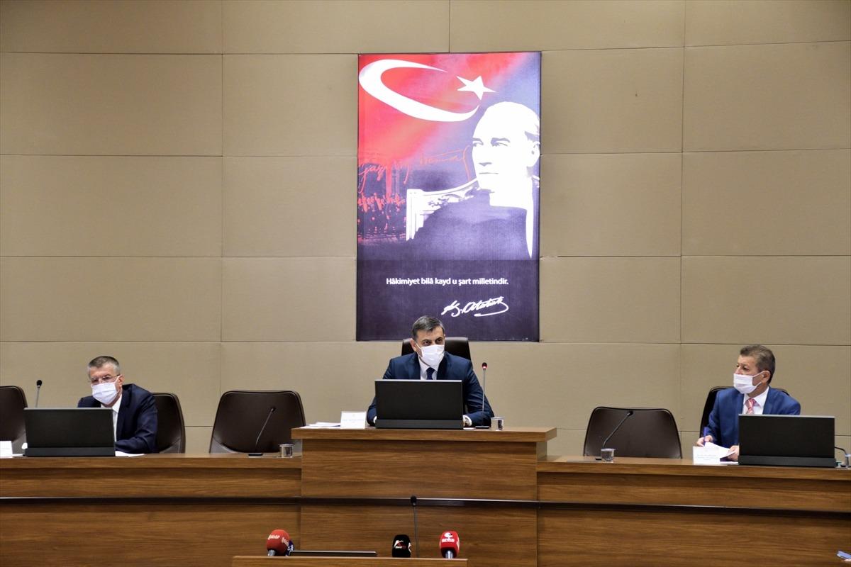 &Ccedil;orum Valisi &Ccedil;ift&ccedil;i, kentte 524 bin doz Kovid-19 aşısı yapıldığını a&ccedil;ıkladı