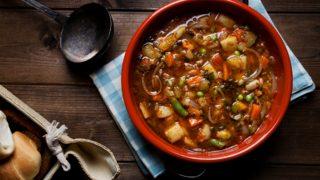 Tam kıvamında orijinal İtalyan usülü sebze çorbası tarifi! İtalyan sebze çorbası (minestrone) nasıl yapılır? 