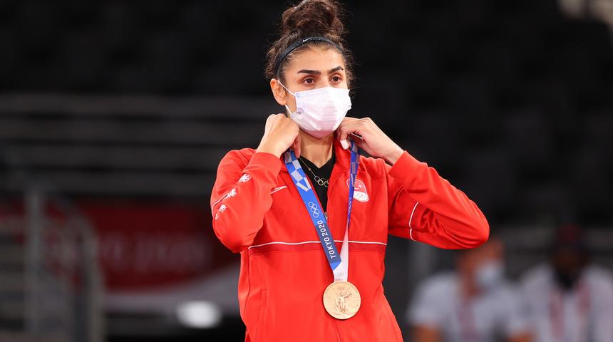 Hatice Kübra İlgün ve Hakan Reçber'in madalya sevinci